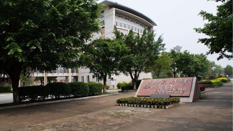 PCBA加工定制：关键参数要求解析
